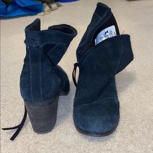 Toms black suede booties w/ zipper